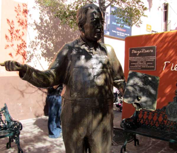 Diego Rivera statue Guanajuato